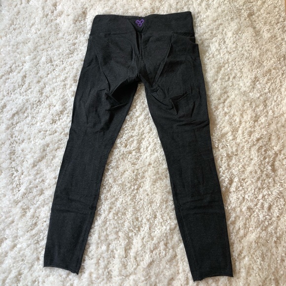 Grey TNA leggings - Picture 2 of 2